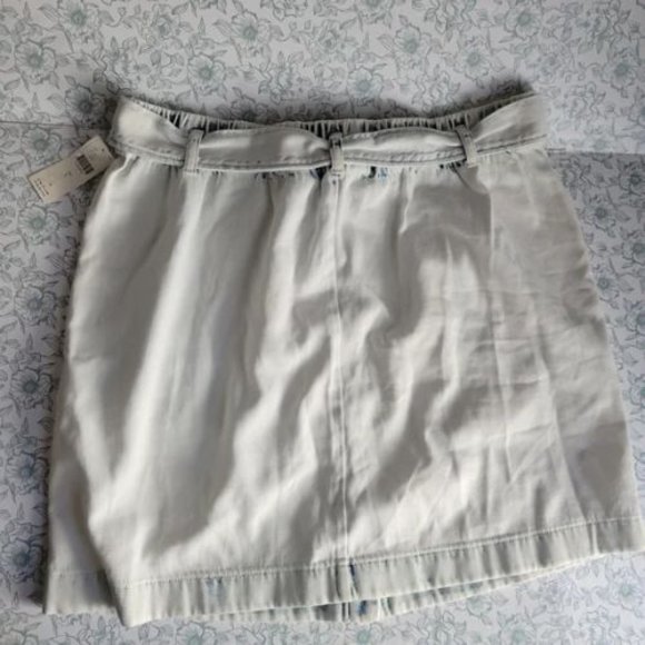 NWT Anthropologie Cloth & Stone Belted Mini Demin Skirt | L - Picture 4 of 6